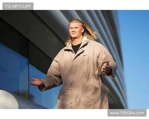 哈兰德社媒晒球鞋照展现幽默一面却依旧保持严肃风格